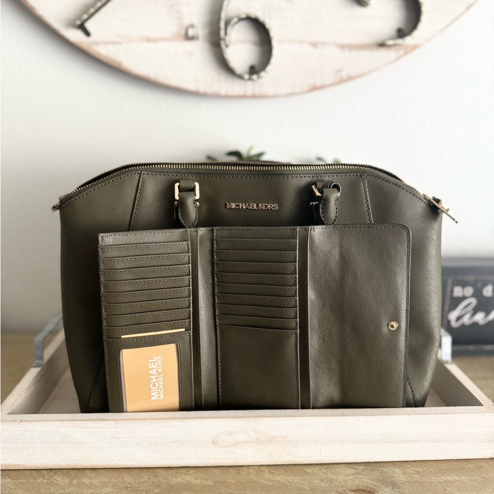 Michael Kors Large Green Satchel with Signature Charm & Matching Wallet Set - Picture 3 of 9